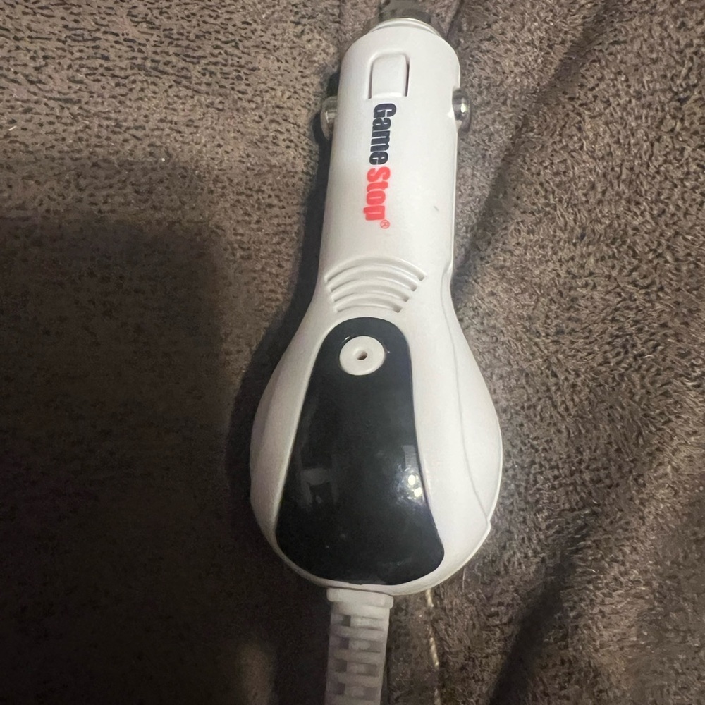 GameStop White and Black Car Charger